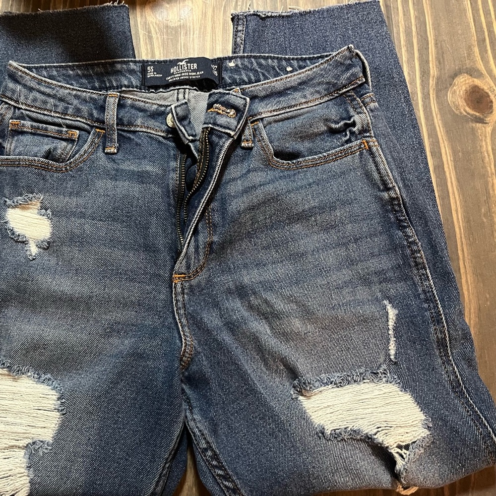 Curvy High Rise curvy jeans- Hollister